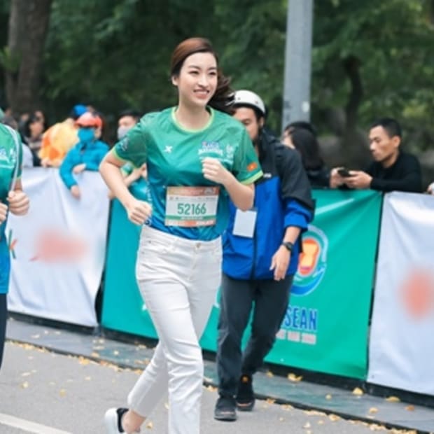 Miss World Vietnam titleholders run VP Bank Marathon for flood relief 1