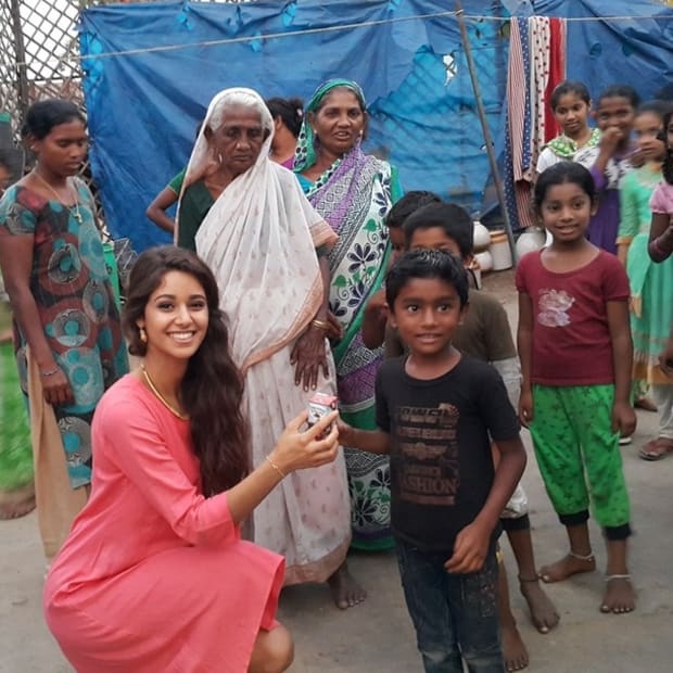 Miss World France 2017 makes children in Hydrebad smile! 1