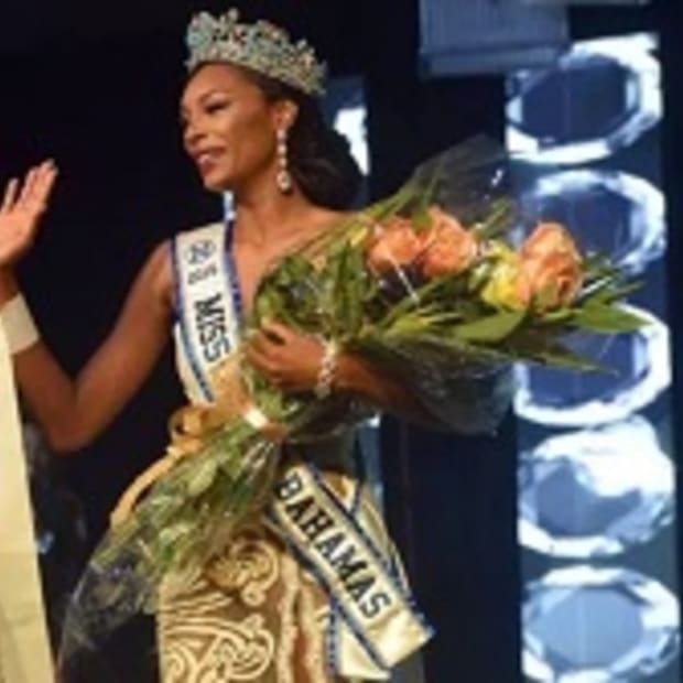 Miss Bahamas 2016 donates money to hurricane victims