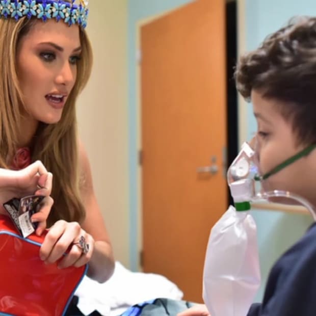 Miss World Drops in On Children’s Hospital 1