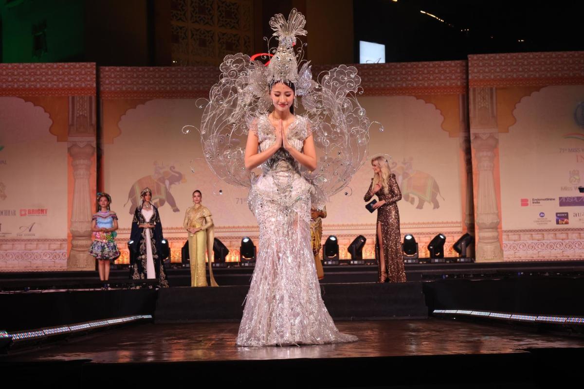 Merlion: Singapore National Costume - Oh Wei Qi - Miss World 2023 Singapore